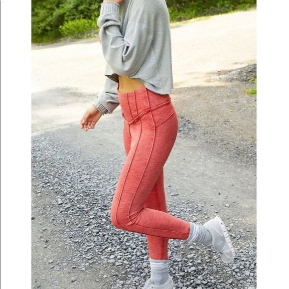 NWT - FP Movement Hybrid High Rise Leggings in Color: Lipstick Size: M - Picture 2 of 14